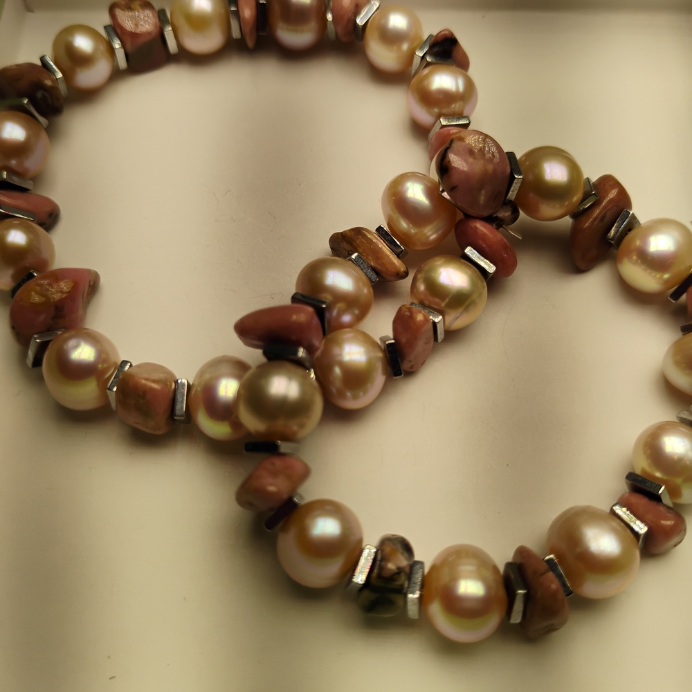 2/60 Mom~Daugther Matching Bracelets Pearl and Pink tone